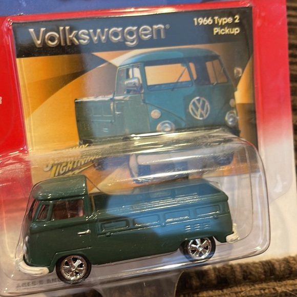 - RARE Johnny Lightning VOLKSWAGEN ~ 1966 Type 2 Pickup ~ MOC - Picture 2 of 4